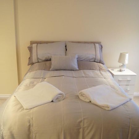 Modern, Cosy Apartment In Bearsden With Private Parking Glasgow Exterior foto