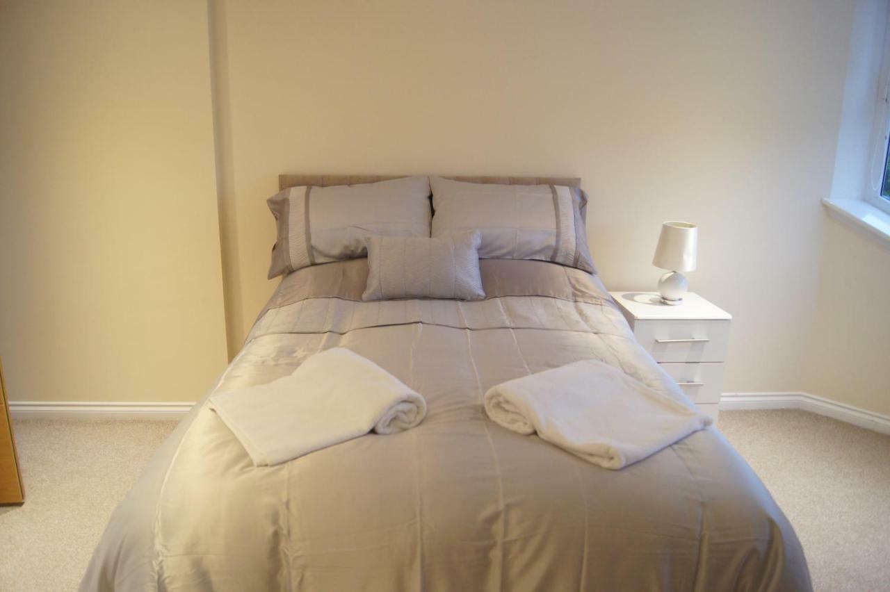 Modern, Cosy Apartment In Bearsden With Private Parking Glasgow Exterior foto