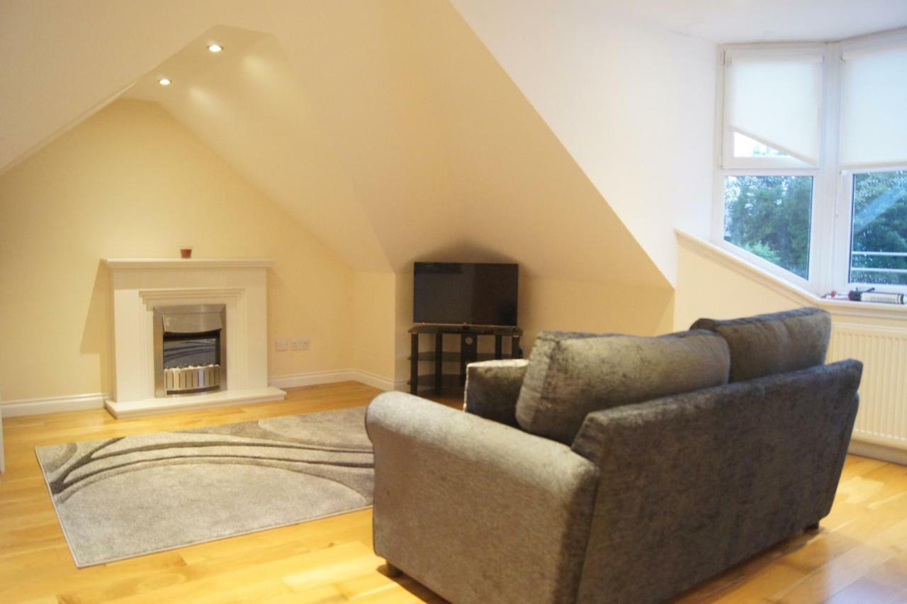 Modern, Cosy Apartment In Bearsden With Private Parking Glasgow Exterior foto