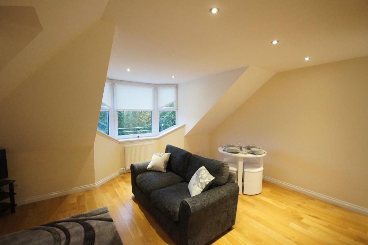 Modern, Cosy Apartment In Bearsden With Private Parking Glasgow Exterior foto