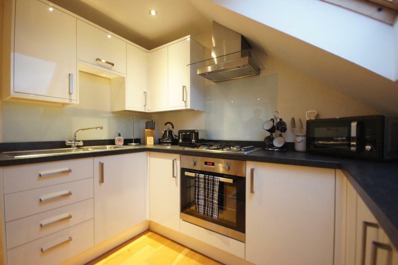 Modern, Cosy Apartment In Bearsden With Private Parking Glasgow Exterior foto