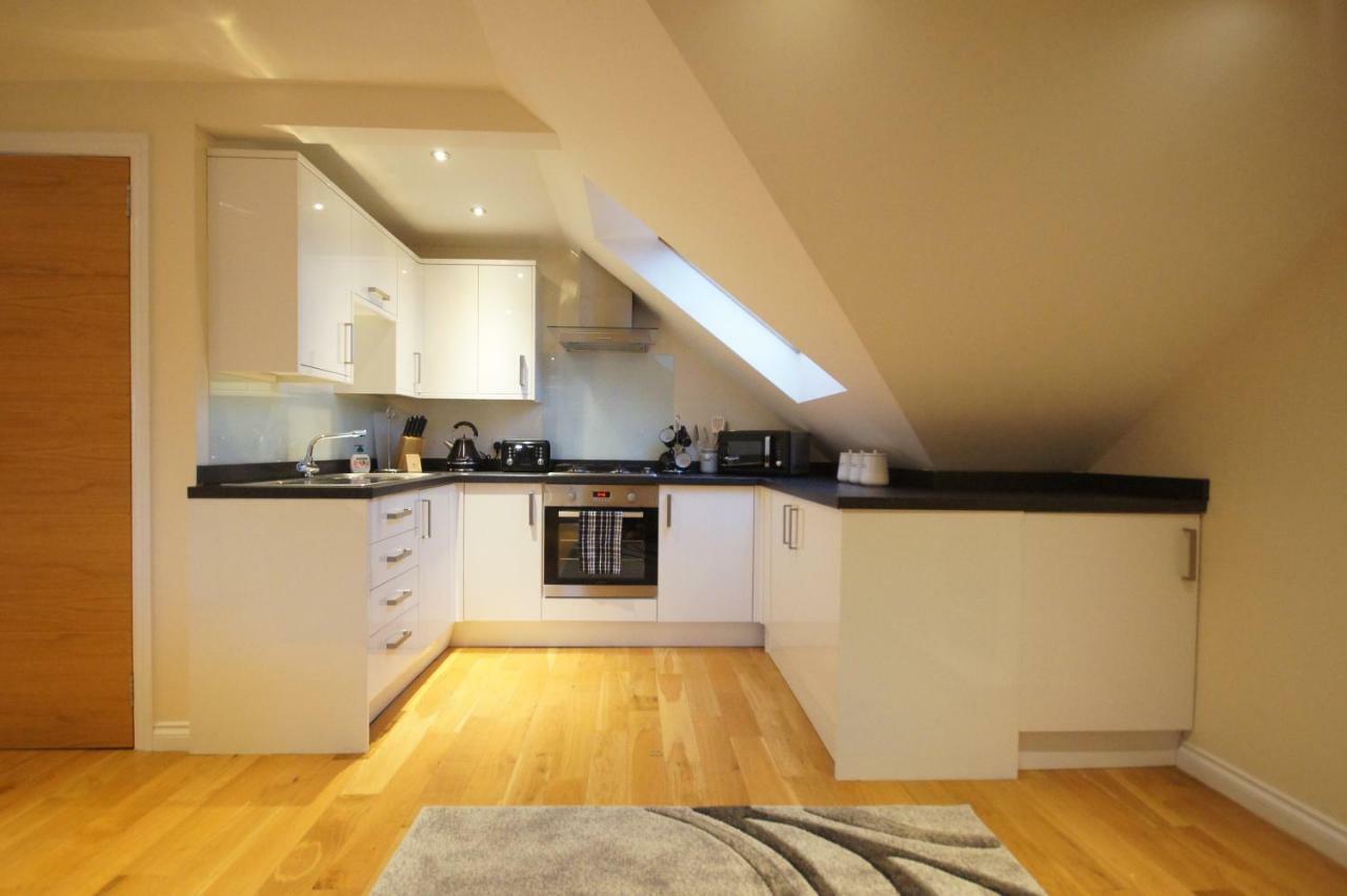 Modern, Cosy Apartment In Bearsden With Private Parking Glasgow Exterior foto