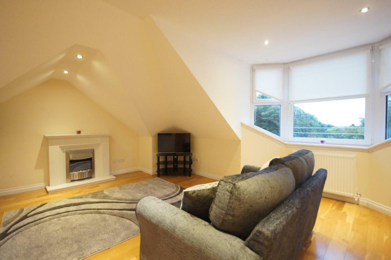 Modern, Cosy Apartment In Bearsden With Private Parking Glasgow Exterior foto