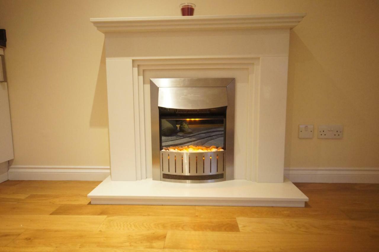 Modern, Cosy Apartment In Bearsden With Private Parking Glasgow Exterior foto