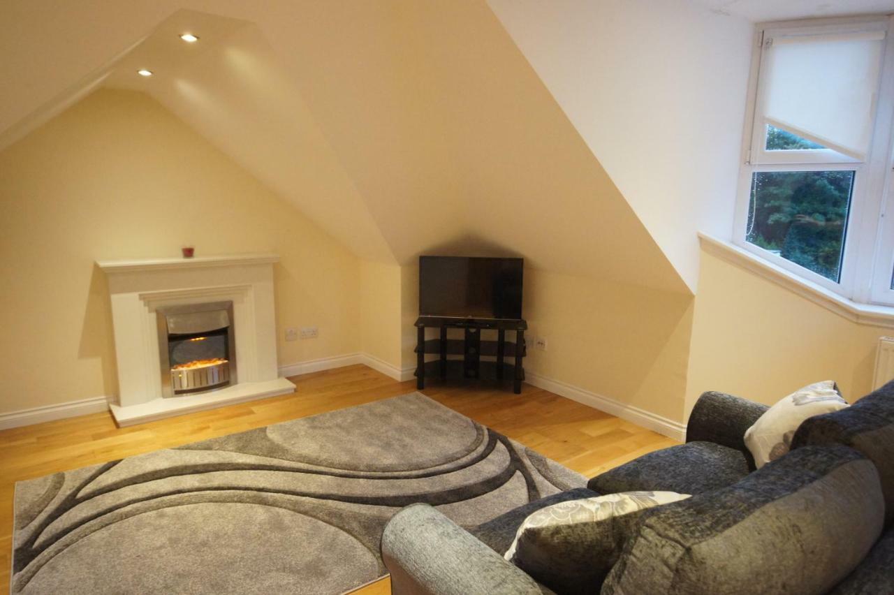Modern, Cosy Apartment In Bearsden With Private Parking Glasgow Exterior foto